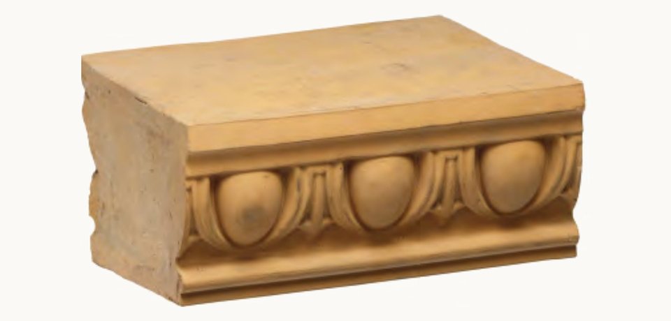 To genskabte ornamenterede terrakotta-elementer fra Tivolis indgang fra 1890